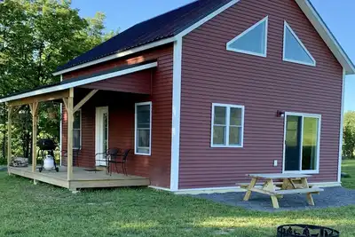 Clover Meadow \"barn\" Cabin, Bright and open with beautiful views