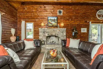 Image de Ellie's Log Cabin with Beautiful Mountain Views