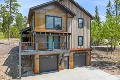 Image de Summit Sunset, pet friendly! Hot Tub, Pool access, paved roads, luxury finishes