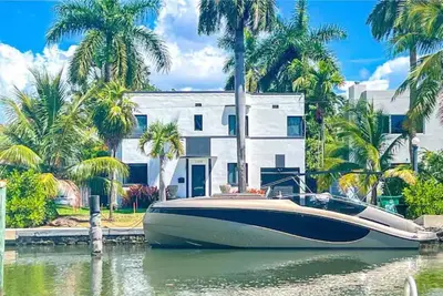 Image de Luxury “Art Deco”Villa Waterfront Pool ❤️