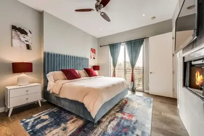 Image de Stunning Oak Lawn Oasis ~ Roofdeck ~ Chefs Kitchen