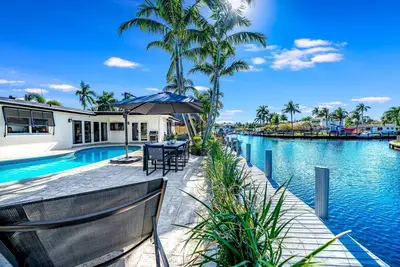 Image de Heated Pool! WaterFront Home! 1 Mile To Beach!