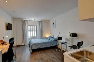 Image de Spacious studio Laval, all included, wifi, parking