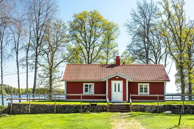 Image de Very cozy house on the lake Rusken