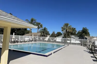 Centrally located home close to all Jupiter has to offer! Pet Friendly!