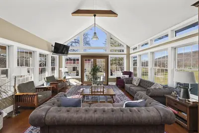 Image de Historic farmhouse w\/ private Catskill Creek access. Close to skiing and hiking.