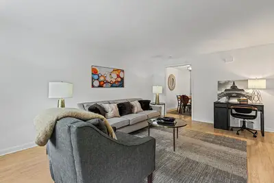 Image de Sleeps 6, 3 Queen Beds, Centrally Located, Near Downtown Kc & County Club Plaza