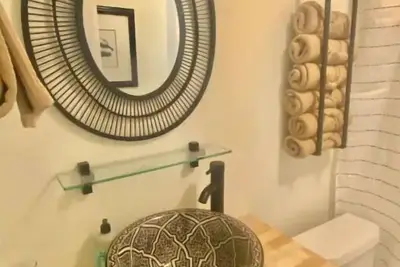 Image de . 5 miles from main attractions in north shore