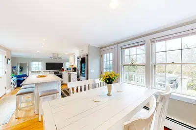 Image de Sunny, Cape-style home with a game room, yard, firepit, & washer/dryer