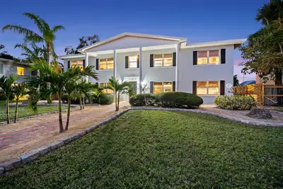 Image de Boutique Style Quadplex/4 Apts/Walk to beach/Pet friendly