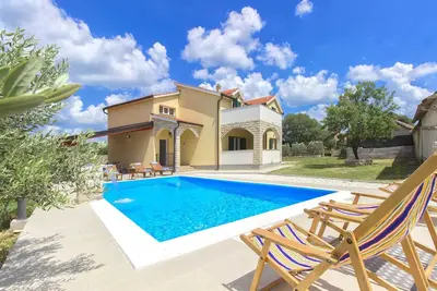 Image de Villa Pletikosa près des cascades de Krka