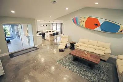 Image de Fully Remodeled, Waterfront, Hot Tub