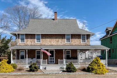 Image de Steps from the beach! Perfect Shoreline Getaway