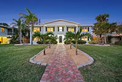 Image de Walk to Beach  // 50% Off Specials //  Pet Friendly
