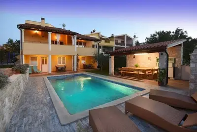 Luxury 4* house with private pool 32 m2