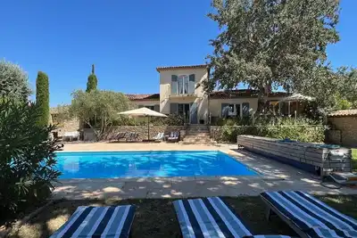 Image de Villa de Charme, à Proximité Immédiate D'uzes et du Pont du Gard