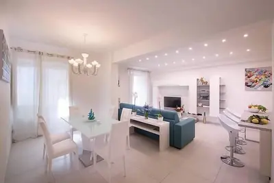 Image de Modern Apartment close to the Beach - Corso 4 by Amalfivacation. It