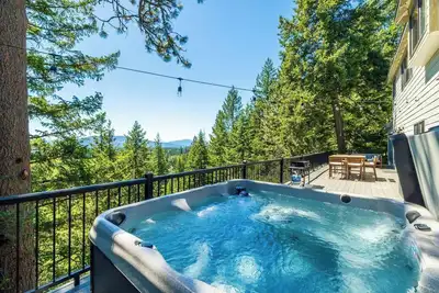 Image de Spacious Family Home with Hot Tub & Stunning Mountain Views