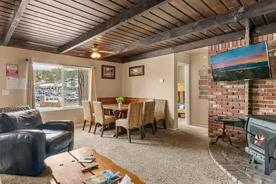 Image de Bears Eye View - Walk to Slopes, Fireplace, Deck