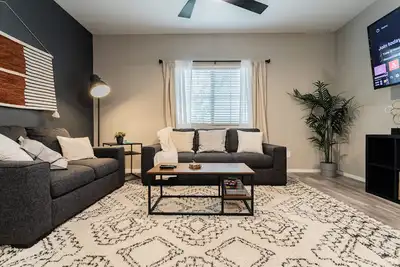 Image de Comfortable, Spacious, Two Story Townhouse just for you!
