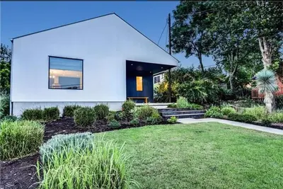 Image de East Austin Bungalow