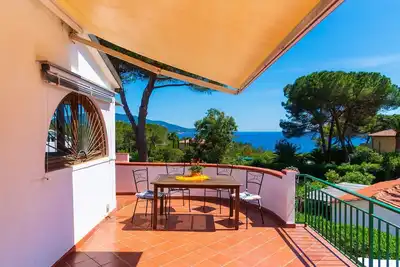 Image de Large three-room apartment with large terrace overlooking the sea, at few meters from the beach of N