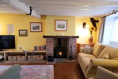 Image de 300 Year Old Cozy Retreat, walk to Pickering's Heart, SteamTrains, and Pub!