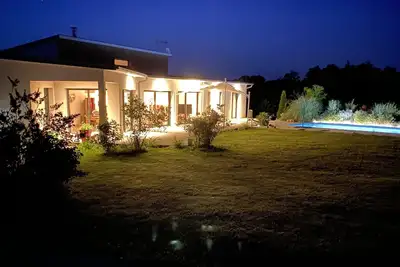 Villa avec piscine sur 4000m², 9 pers, référencée à Office Tourisme Rodez, 4*
