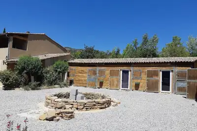 Image de Anciennes écuries transformées en studios 29m2 avec terrasse, jardin partagé, .