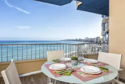 Image de Appartement de vacances \"De Lujo Con Vistas\" près de la plage avec terrasse privée et Wi-Fi.
