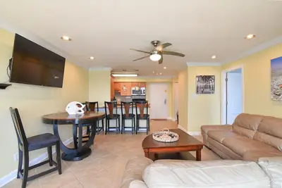 Image de Wake up to picturesque views of the ocean, beach and boardwalk