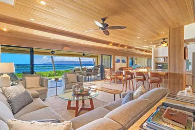 Image de Spectacular Oceanfront 4 bedroom 4 bath, Ac, pool in tropical oasis.