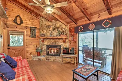 Image de High Country Cabin w/ Fire Pit & Hot Tub!