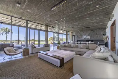 Image de Luxury 10, 000 sq ft modern house with breathtaking ocean views and every amenity