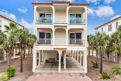 Image de Beach View, Across the Street from Beach, Swimming Pool, and Bay View!