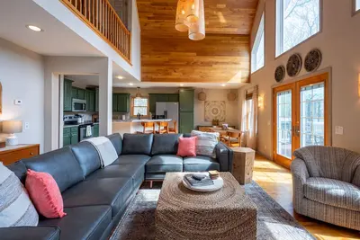 Image de Lakefront Chalet -Kayaks, Gameroom, Firepit
