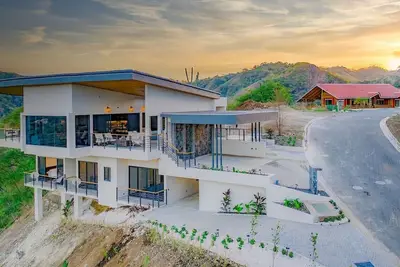 Image de Sweeping Views - Gated Community - Gym\/Pickleball\/Tennis included!