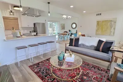 Image de Remodeled home with firepit! 1 mile to Randolph Afb & 3 parks!