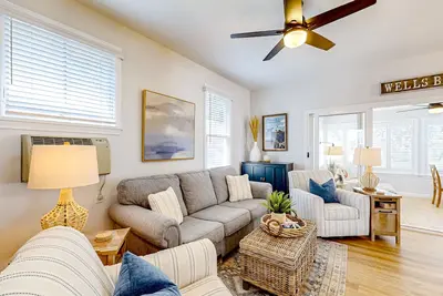 Image de Beautiful Cottage at Summer Village with pool, hot tub, pickleball & game room