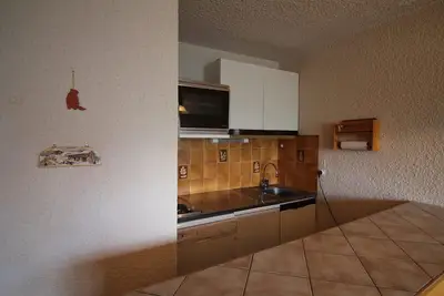 Image de 250m du centre station, 2ème étage, vue montagne, balcon, télévision, casier à ski, 35m²