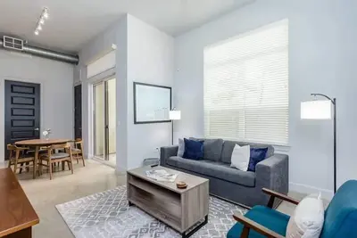 Image de Peony At Millennium - Elegant 2 Bdr in Houston