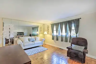 Image de Cozy Townhome ~ 12 Mi to Downtown Philly!