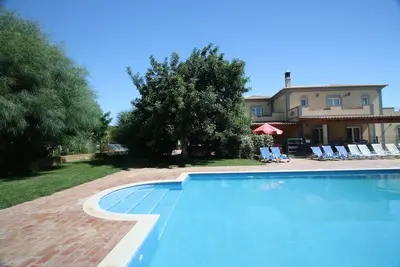 Image de Vila parfaite pour des vacances en famille cinéma, salles de jeux et jacuzzi.