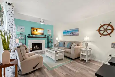 Image de Charming Canal-Front Condo W. Marina, Steps To Beach