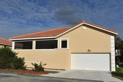 Image de Brand new villa with a large porch overlooking Marina