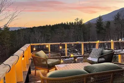 Image de Dragonfly Cottage -Luxurious Mountain View A-Frame -quiet street close to town.
