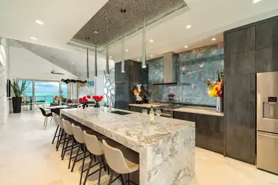 Image de The Blu2 On the Beach, Luxury Oceanfront Penthouse Condo at the Grandview