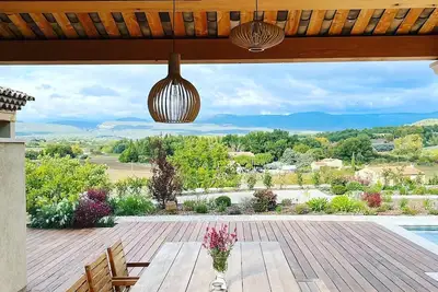 Image de Roussillon - Mas contemporain de charme au coeur du Luberon avec superbe vue