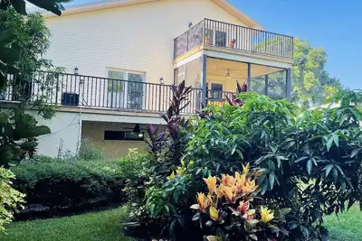 Image de Cheerful 3 Bedroom Home- 5 minutes from 2 beaches!