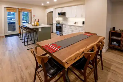 Image de Hot tub | Open-Plan | Newly Renovated | Air-Conditioning
